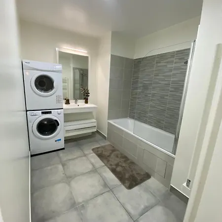 2 Bedroom Appartement *